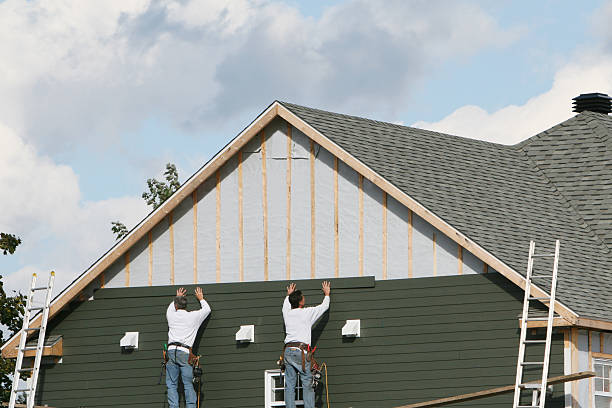 Professional Siding Replacement technician working in Castleton, VA